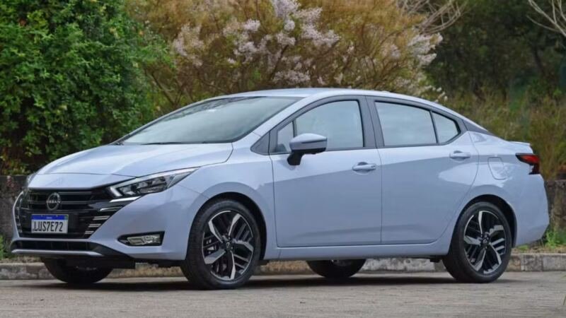 Nissan Versa 2027 chega ao Brasil mais caro, mantém o visual atual e ainda fica sem a reestilização já apresentada no mercado mexicano. (Imagem: divulgação)