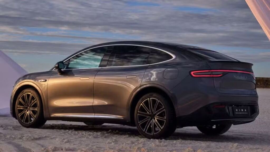 Luxeed R7 é um SUV com estilo e dimensões parecidas com as do GAC Hyptec HT — Foto: Divulgação