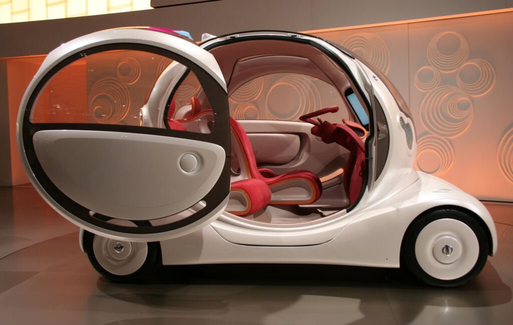 Nissan criou carro elétrico cuja cabine girava 360 graus, eliminava a marcha à ré e transformava a frente em traseira com o motorista dentro