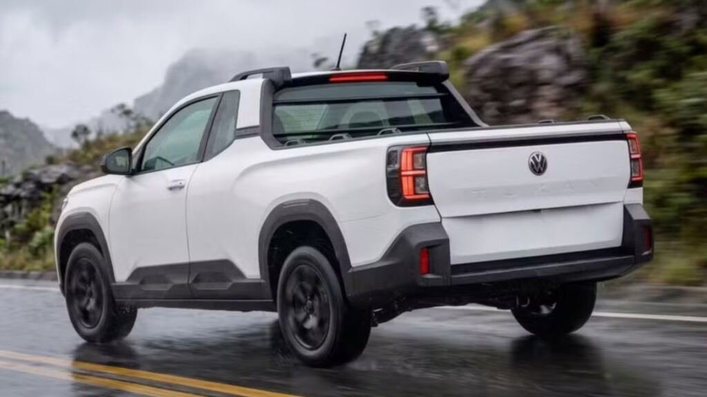 Volkswagen Tukan chega em 2027 com motor 1.6, suspensão reforçada, 76% de peças nacionais e versão híbrida para rivalizar com a Strada.
