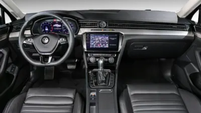 Passat Highline 2019 custa R$ 141.630 na Fipe, R$ 10.760 abaixo do Virtus Comfortline 0 km, com motor 2.0 TSI de 220 cv e câmbio DSG.