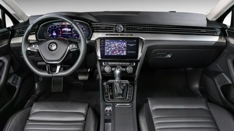 Passat Highline 2019 custa R$ 141.630 na Fipe, R$ 10.760 abaixo do Virtus Comfortline 0 km, com motor 2.0 TSI de 220 cv e câmbio DSG.