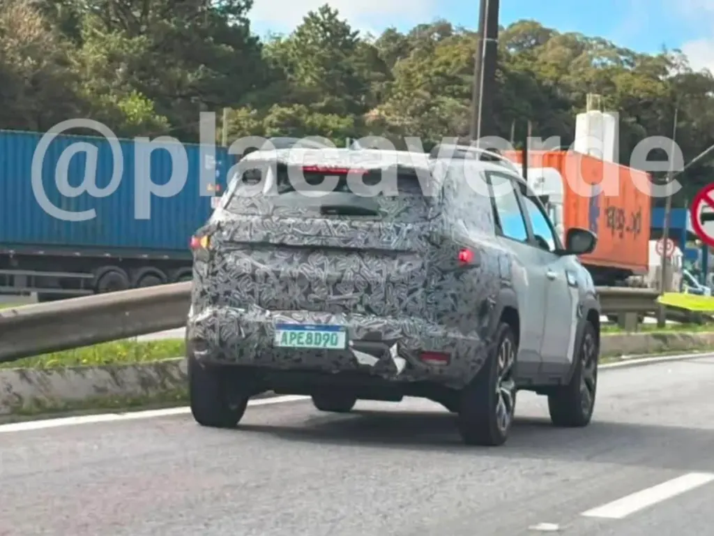 Novo Renault Duster volta aos testes no Brasil e pode usar motor 1.3 turbo flex do Boreal para ocupar espaço entre Kardian e Boreal.