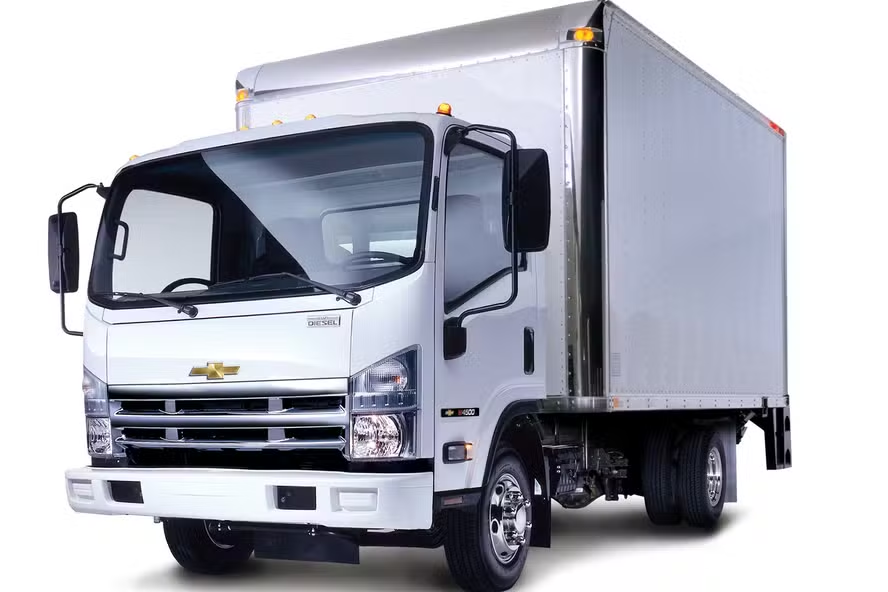 Chevrolet avalia voltar aos caminhões urbanos no Brasil com modelos Isuzu, versões diesel e elétrica e possível montagem no Uruguai.