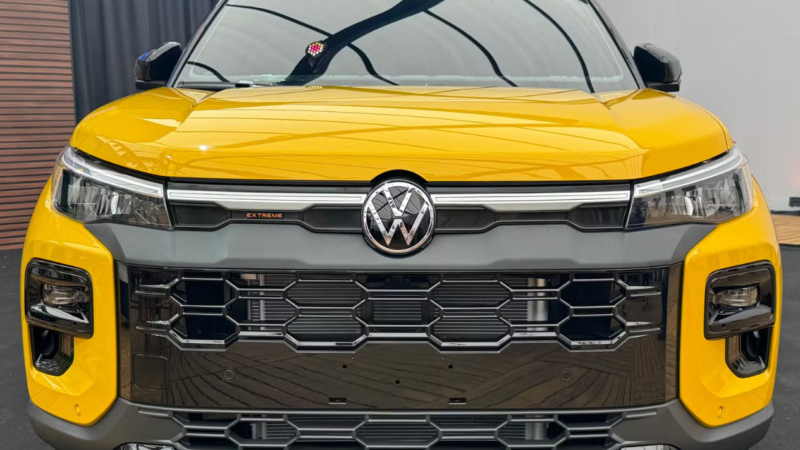 Volkswagen Tukan aparece sem camuflagem em Barretos e prepara estreia nacional em 2027 com motor híbrido flex e versões de trabalho.