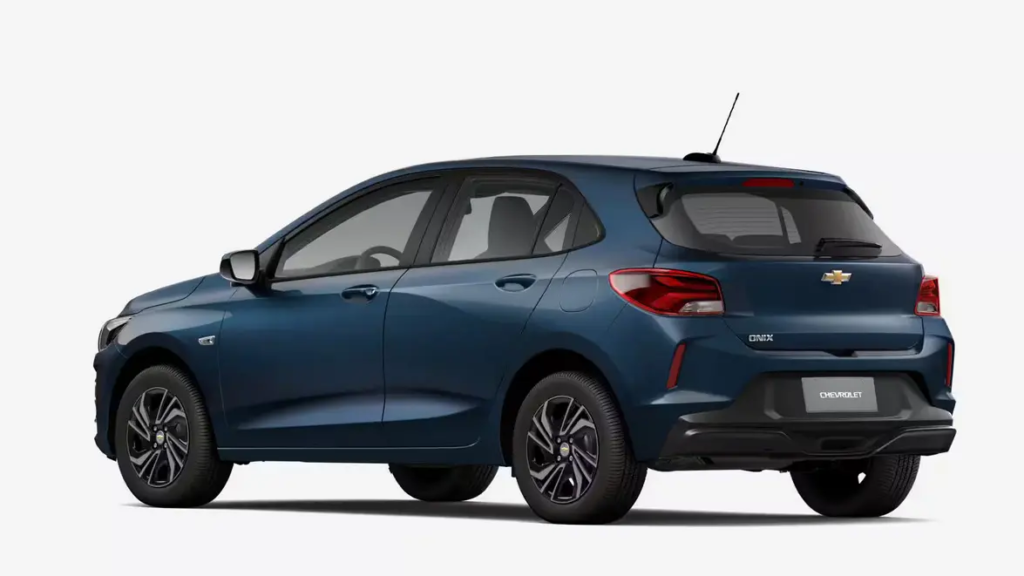 Chevrolet Onix 1.0 cai para menos de R$ 90 mil, supera Polo Track no preço e oferece garantia de cinco anos sob condições específicas.
