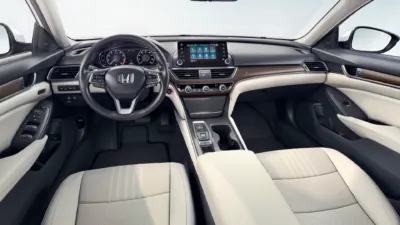 Honda Accord híbrido 2021 caiu R$ 119 mil desde o lançamento, custa R$ 180.877 na Fipe e faz até 17,6 km/l na cidade no Brasil em 2026.